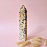 XL Edelsteen Crazy Agate Toren obelisk, 586g, 18cm, multicolored banded agate.
