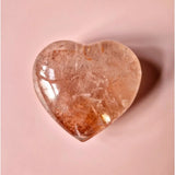 Grote hartvormige hematoïde vuurkwarts, roze met ijzerinclusies, Moonlight Gemstones