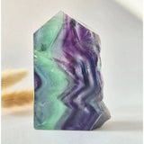 Candy fluoriet sculptuur met ruwe rand, 402 g, groen en paars fluoriet kristal – Moonlight Gemstones