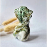 Mosagaat vrouwenbeeldje 8 cm, handgeslepen edelsteen in groen-witte tinten, Moonlight Gemstones