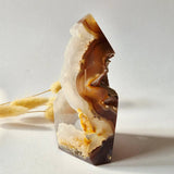 Druzy Agaat Toren uit Uruguay #112, 544 g, Moonlight Gemstones - natuurlijke geode edelsteen met amberkleurige banden