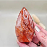 Edelsteen Fire Quartz Flame 7–9cm polished teardrop crystal, orange-red with veining
