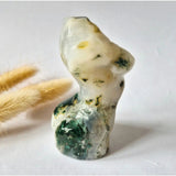 Mosagaat vrouwenbeeldje, 8 cm, handgeslepen edelsteen carving Moonlight Gemstones