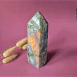 XL labradoriet toren met oranje flash; paars/oranje iriserende steen, Moonlight Gemstones, 500 g