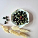 Mini Edelsteen Hartje Zaksteen Dragonblood (1,5 cm) Moonlight Gemstones voor crystal confetti, set met meerdere stuks