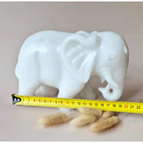 Edelsteen Grote Witte Jade Olifant van Moonlight Gemstones, circa 3,5 kg