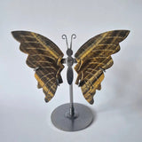 Tijgeroog Vlinder op Standaard — Moonlight Gemstones, handgesneden edelsteen sculptuur 12–14 cm