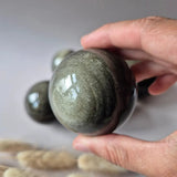 Gouden obsidiaan edelsteenbol, 50–75 mm, gepolijste bol met metallic glans; set van 3