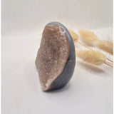 Druzy grijze agaat freeform staande edelsteen kristal, Moonlight Gemstones