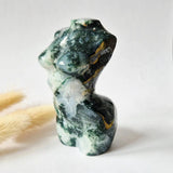 Mosagaat vrouwenbeeldje, 8 cm, Moonlight Gemstones, handgeslepen edelsteen carving, groen-wit met gouden aders