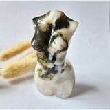 Vrouwenbeeldje van mosagaat, 8 cm, handgeslepen edelsteen-carving door Moonlight Gemstones