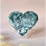 Edelsteen drusy mosagaat hart op metalen standaard – #124, 130–150 g, groen-wit patroon