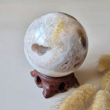 Kristallen Edelsteen Druzy Roze Amethist bol op houten standaard, 80 mm, 638 g