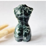 Mosagaat vrouwenbeeldje, handgeslepen edelsteen bust met groen-wit marmerpatroon