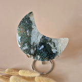XL mosagaat maan op standaard met druzy en patronen in groen-wit, 286 g