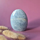 Celestien edelsteen freeform, zachtblauw gepolijst, Moonlight Gemstones