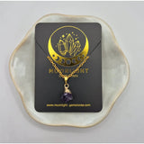 Goudkleurige ketting met ruwe labradoriet hanger (1 cm) van Moonlight Gemstones