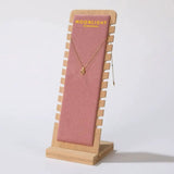 Kleine hanger met ruwe edelsteen aan gouden ketting, Moonlight Gemstones startpakket met gratis display