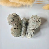Edelsteen 3D Vlinder sesame jasper, Moonlight Gemstones, 6x5 cm, ronde vleugels met donkere vlekken