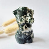 Mosagaat vrouwenbeeldje 8 cm, groene mosagaat, handgeslepen edelsteen carving