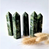 Edelsteen Groene Jade Obelisk Toren – set van 5 stuks, elk ca. 9–10 cm hoog en 2 cm dik