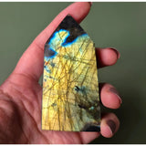 Labradorite tower by Moonlight Gemstones, 8–10 cm high, flashy iridescent blue-gold crackled surface