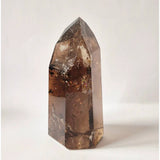 Rookkwarts Toren 300 g van Moonlight Gemstones, smoky quartz met diepe insluitsels