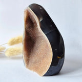Druzy agate geode from Uruguay, 791 g, Moonlight Gemstones; brown sparkling interior, glossy dark exterior
