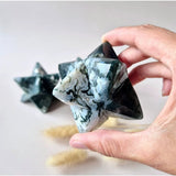 Kristallen edelsteen Merkaba-sterren mossagaat – Moonlight Gemstones, 7,5 cm, groen-wit patroon, set van 2
