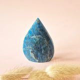 Druppelvormige Blauwe Apatiet staande edelsteen, Moonlight Gemstones