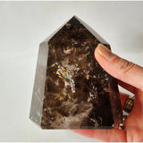 Rookkwarts toren van smoky quartz met diepe bruine tinten en iriserende insluitingen