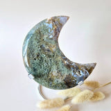 XL mosagaat maan op standaard, druzy patroon met groen-blauwe kleuren