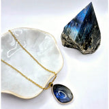Goudkleurige Labradoriet ketting met 25 mm ovale hanger en blauw iriserende glans
