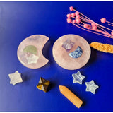 Kleine rozenkwarts maanvormige en ronde schijven, 5,5 cm, roze kristallen decor met stervormige kristallen