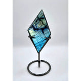 Labradoriet ruitvormige edelsteen met standaard, blauwgroene kleuren, Moonlight Gemstones