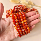 Edelsteen armband met 8mm Sardonyx kralen in warme oranje tinten
