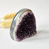 Druzy agaat geode from Uruguay, 164 g, purple quartz crystals with pale blue outer edge — Moonlight Gemstones
