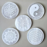 Seleniet oplaadschijf met spirituele gravering, 10 cm, Moonlight Gemstones, set van 5 witte schijven