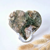 Grote edelsteen druzy mosagaathart op metalen standaard, 169 g