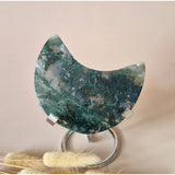 XL Edelsteen Mosagaat Maan op Standaard met drusy groene patronen, Moonlight Gemstones