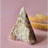 Druzy grijze agaat staande edelsteen kristal, Moonlight Gemstones, 144 g