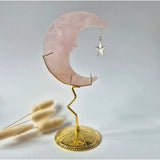 Rozenkwarts maan op goudkleurige standaard met hangende ster, edelsteen decoratief interieuritem