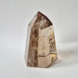 Rookkwarts toren; hoge kwaliteit smoky quartz met diepe insluitsels, helder kristalpunt