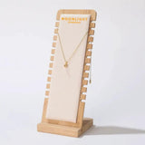 Kleine hanger met ruwe edelsteen op goudkleurige ketting; Moonlight Gemstones startpakket met gratis display