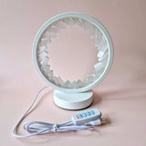 Seleniet ronde edelsteenlamp van Moonlight Gemstones met kristalring, USB aansluiting en meerdere standen