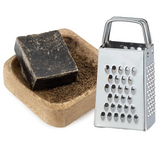 green-goose Amberblokjes Geschenkset: black amber blocks with a metal grater on a wooden dish