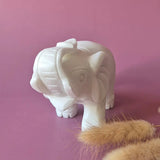 Witte jade olifant, handgesneden geluksymbool uit edelsteen, 12 cm