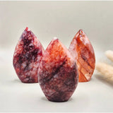 Edelsteen Fire Quartz Flame trio by Moonlight Gemstones; polished teardrop crystals in red to peach, 7–9 cm.