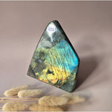 XXL Labradoriet freeform steen met intense blauw-groene flash, 1800 g