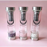 Glazen drinkfles met filter en edelsteenchips, Moonlight Gemstones; 3 stuks: amethist, roze kwarts, bergkristal.